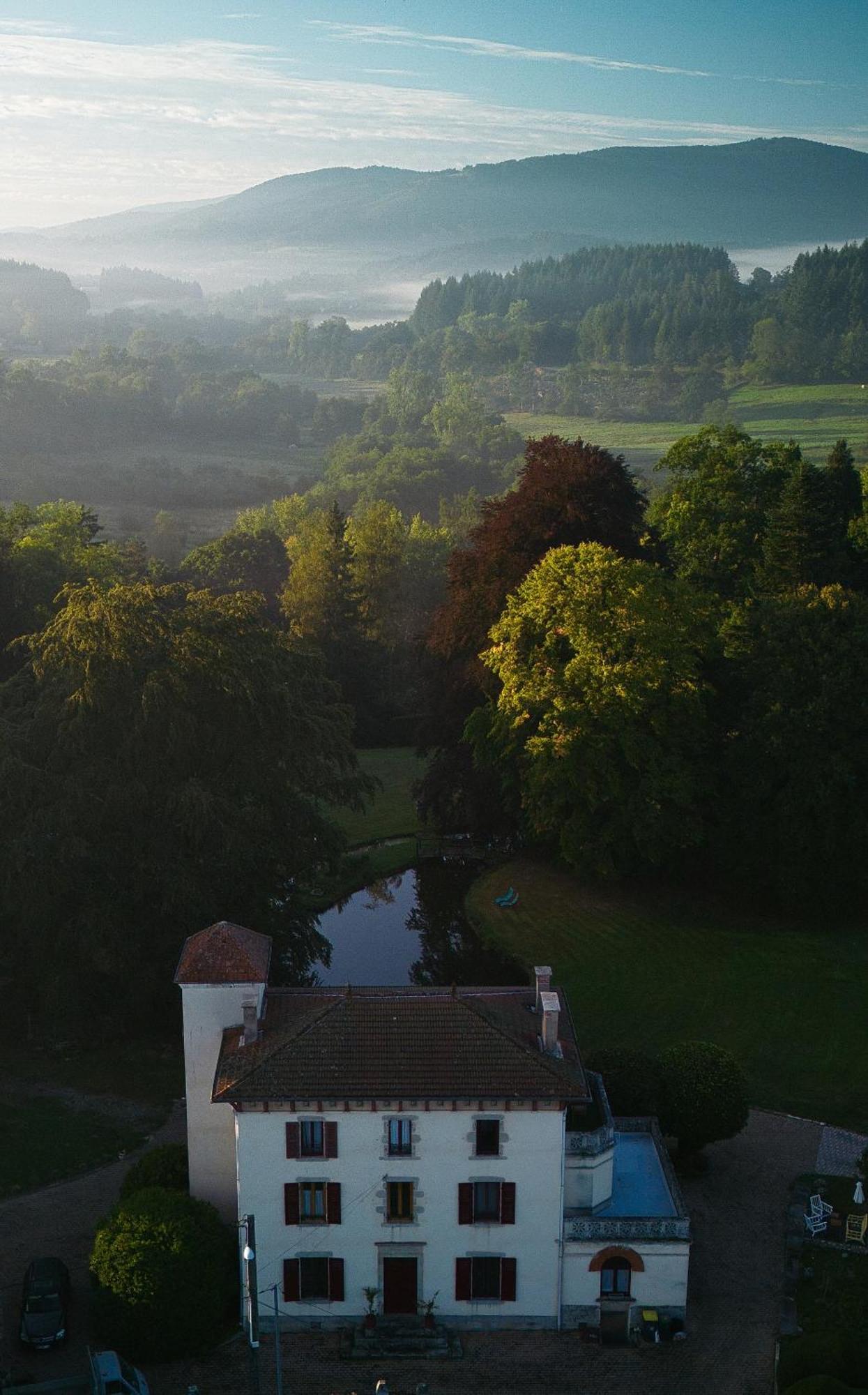 Domaine De Marchal - Chambres Et Table D'Hotes Celles-Sur-Durolle Экстерьер фото